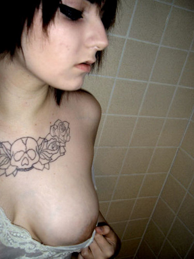 Emo Amateur Chicks Posing Topless